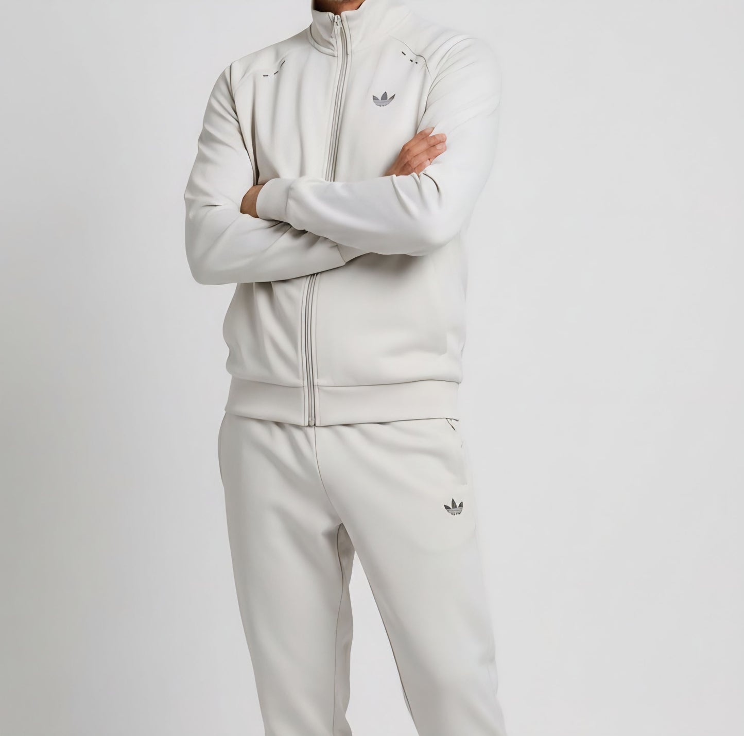 KT2379 TECH ESS TS - TUTA - adidas